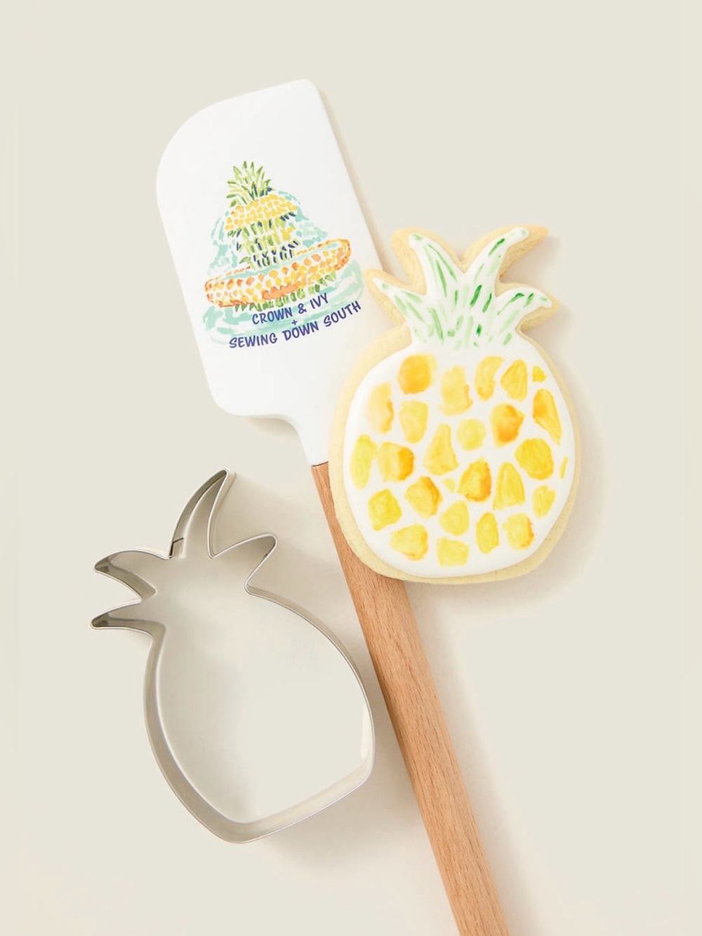 NWT Crown & Ivy x Sewing Down South Pineapple Spatula & Cookie Cutter Set